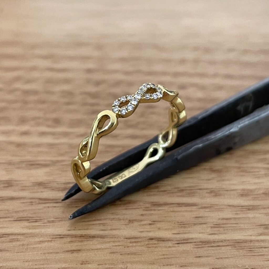 Diamond wedding band