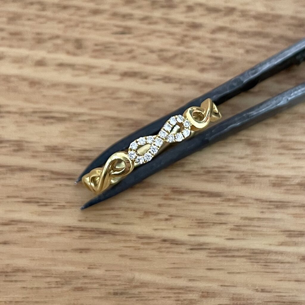 Diamond wedding band