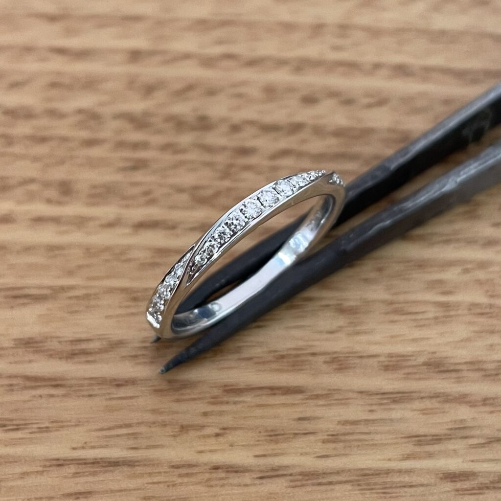 Diamond wedding band