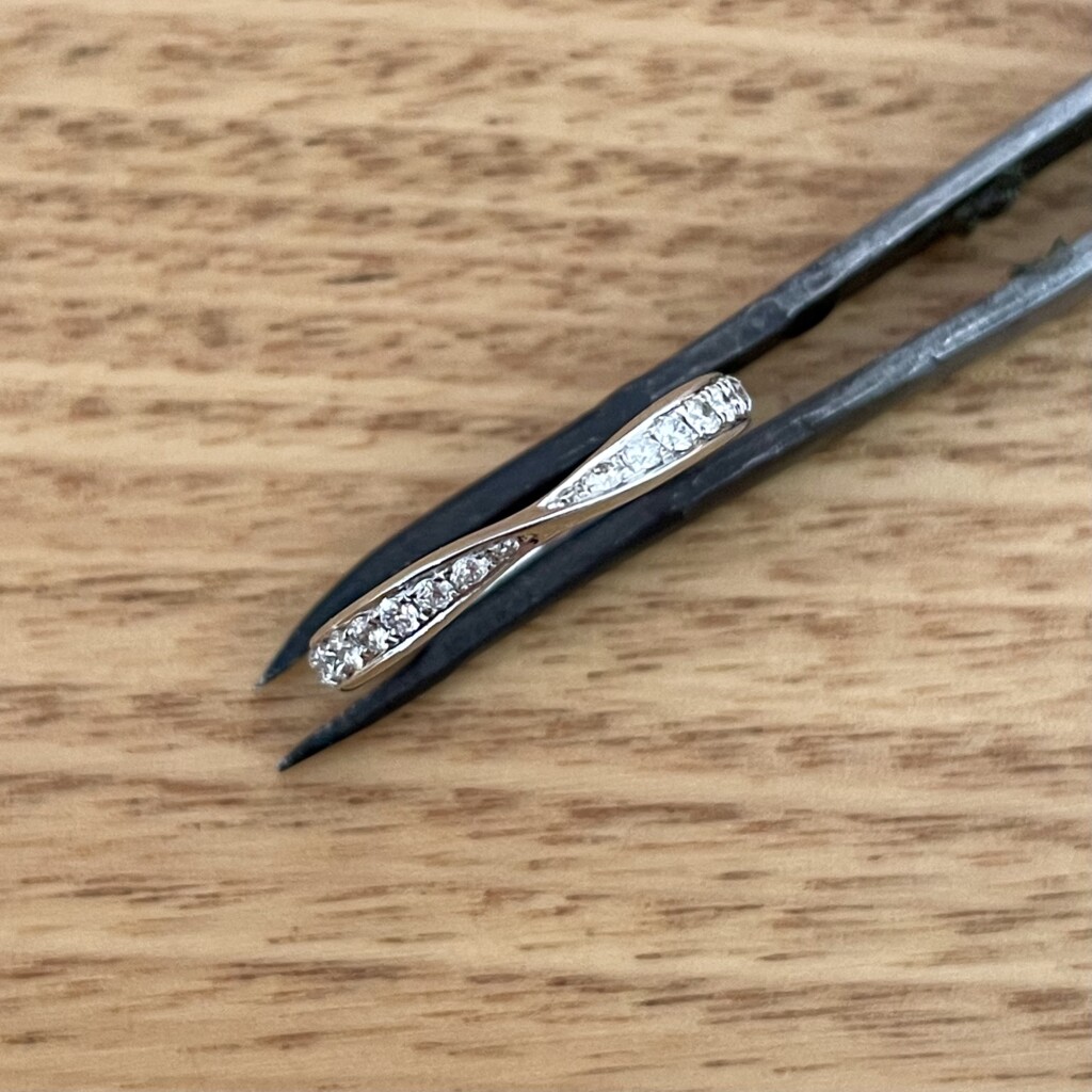 Diamond wedding band