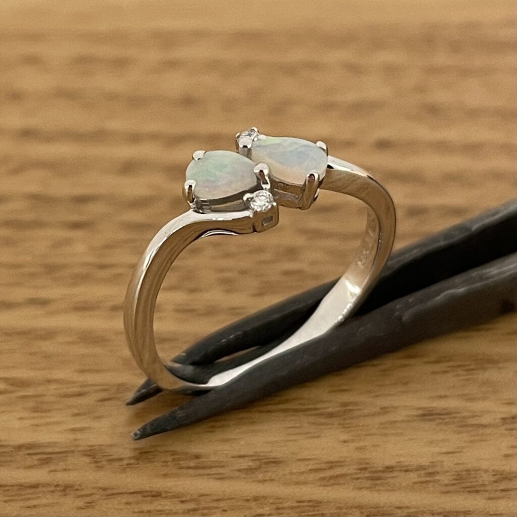 14K Gold Solid Crystal Opal Ring