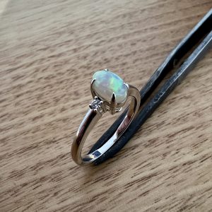 18K Gold Solid Crystal Opal & Diamond Ring 21045