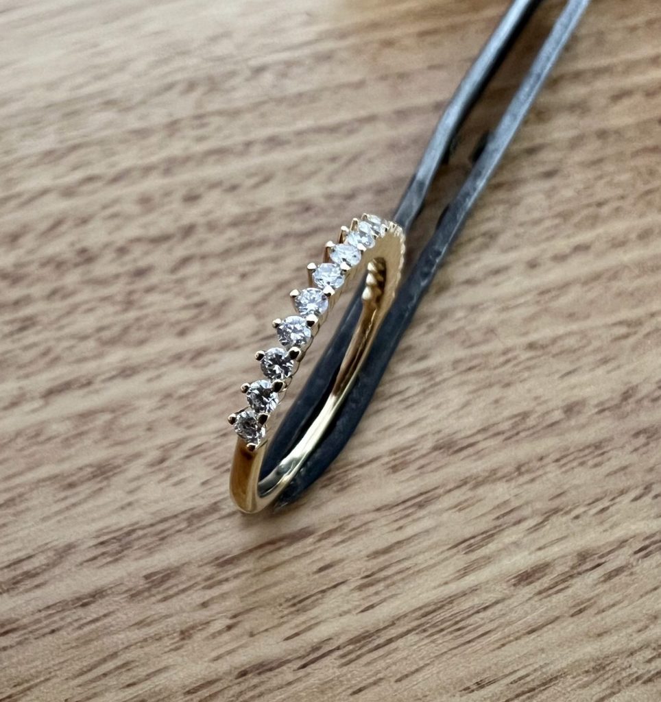 18K Yellow Gold Diamond Band