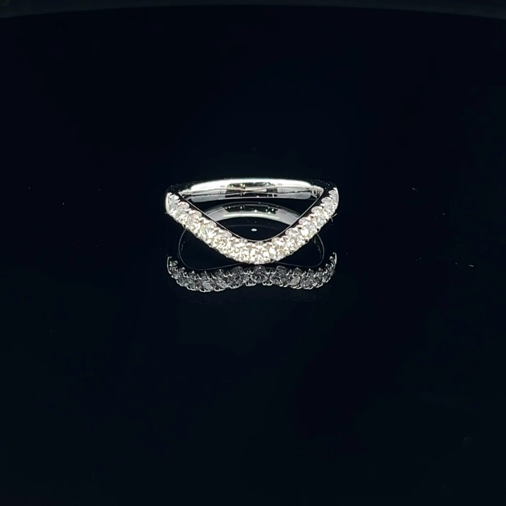 18K White Gold fitted Diamond Wedding Band 826052