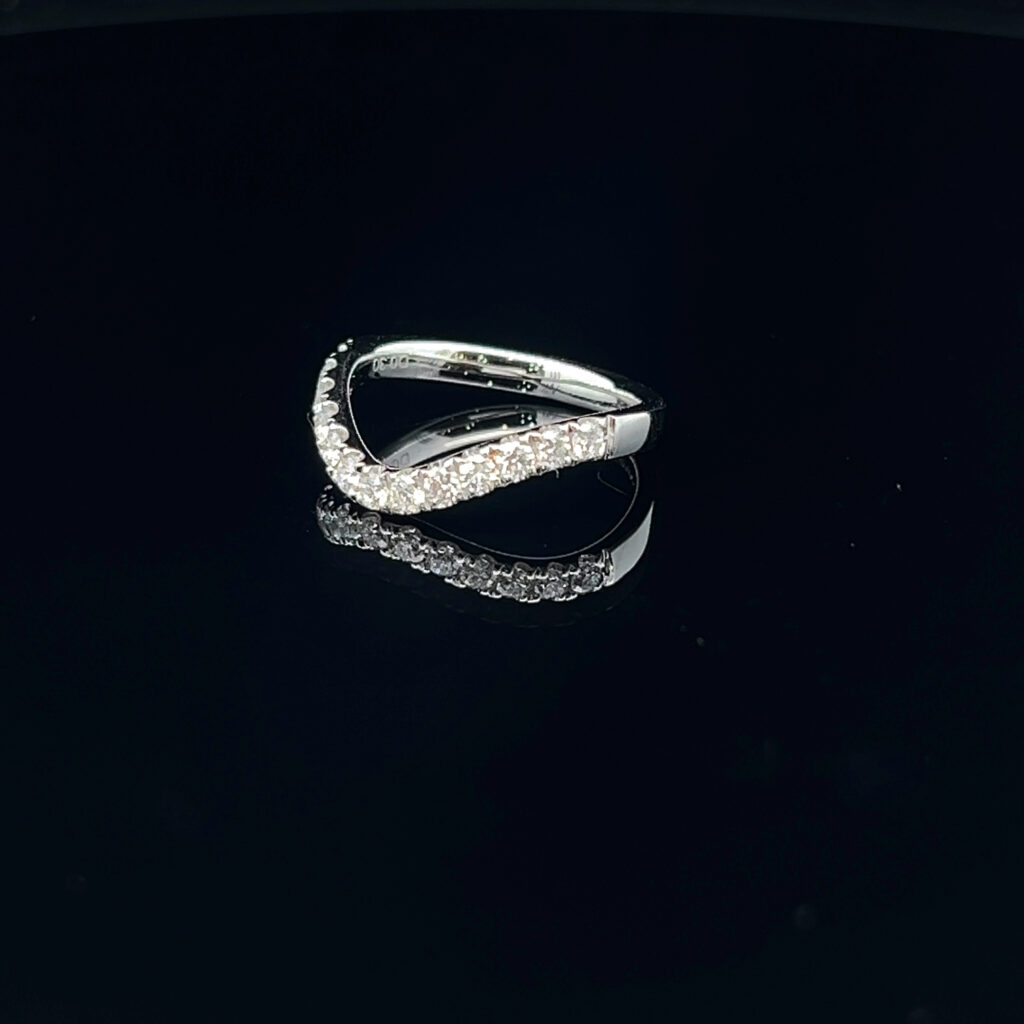 18K White Gold fitted Diamond Wedding Band 826052