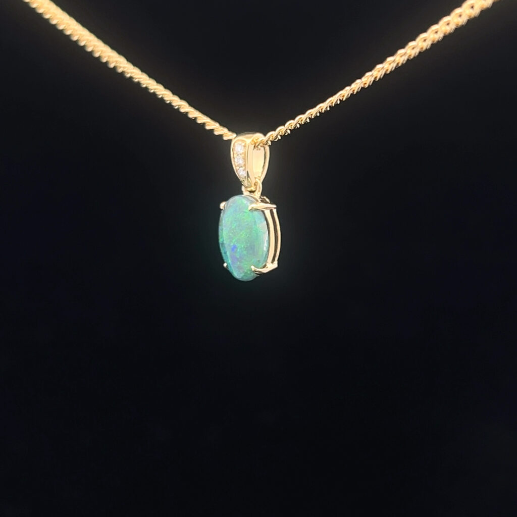 18K Yellow Gold Twisted Fitted Wedding Band 826330