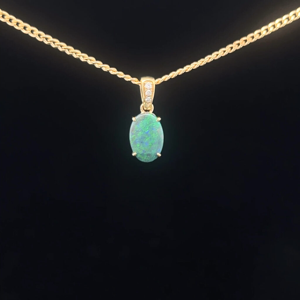 18K Yellow Gold Twisted Fitted Wedding Band 826330