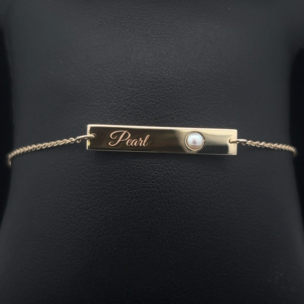 9K Yellow Gold Nameplate Bracelet with Pearl 826500
