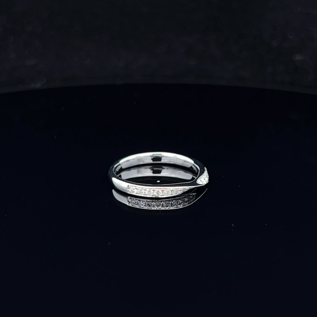 950 Platinum twisted Band Diamond Wedding Band 918256