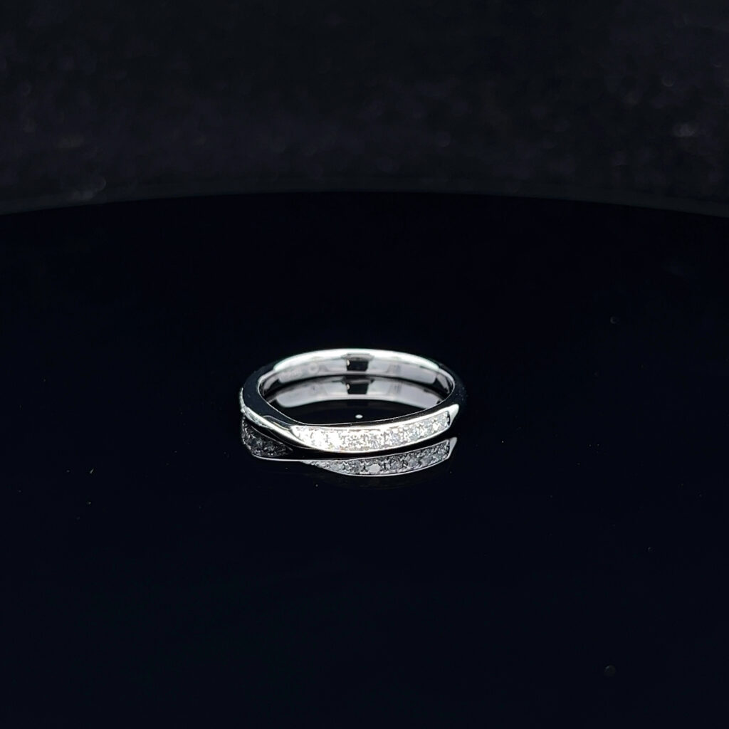 950 Platinum twisted Band Diamond Wedding Band 918256