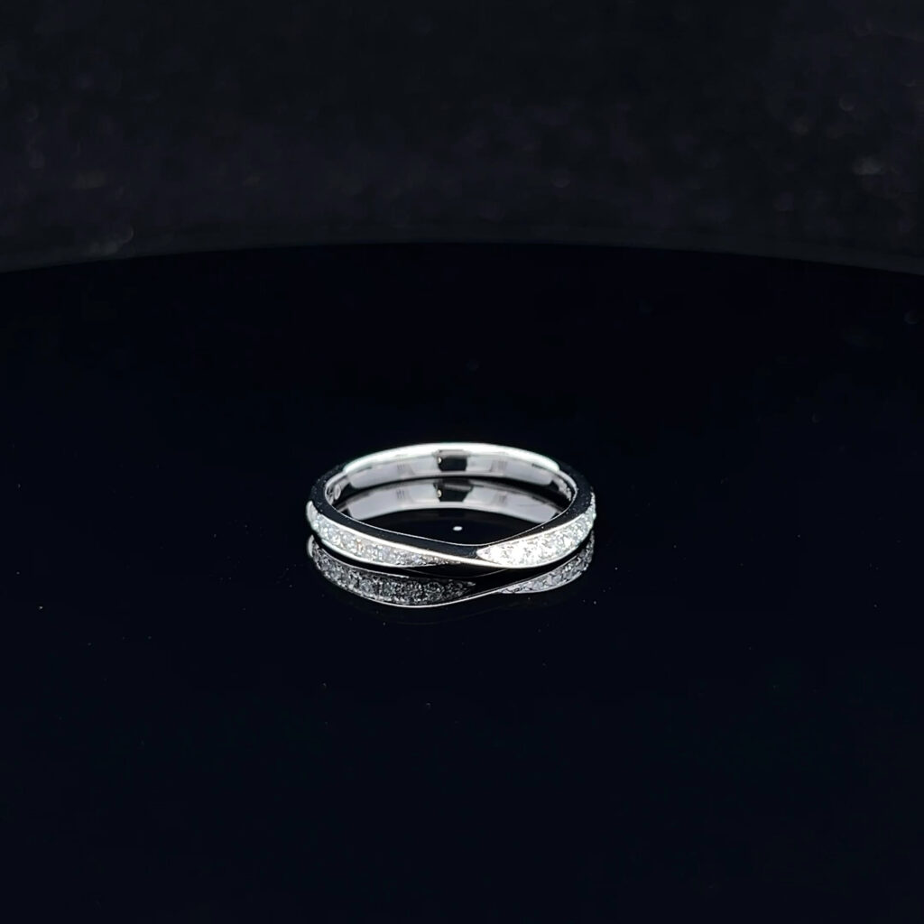 950 Platinum twisted Band Diamond Wedding Band 918256